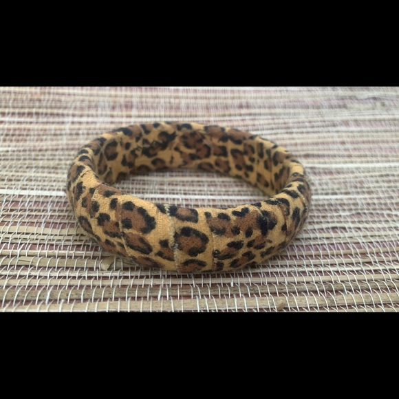 7 Bracelets - Picture 9 of 10